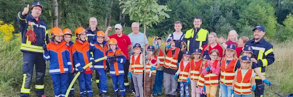 Baumpflanzaktion Feuerwehrjugend